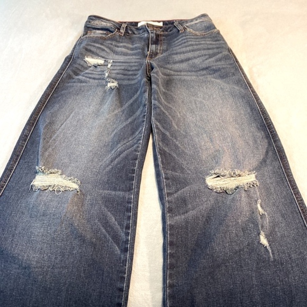 Distressed Cello NWOT Wide Leg Jeans Size 1
